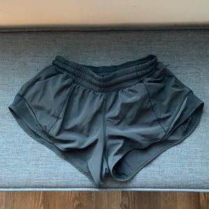 Lululemon Hotty Hot Low-Rise Lined Short 2.5"